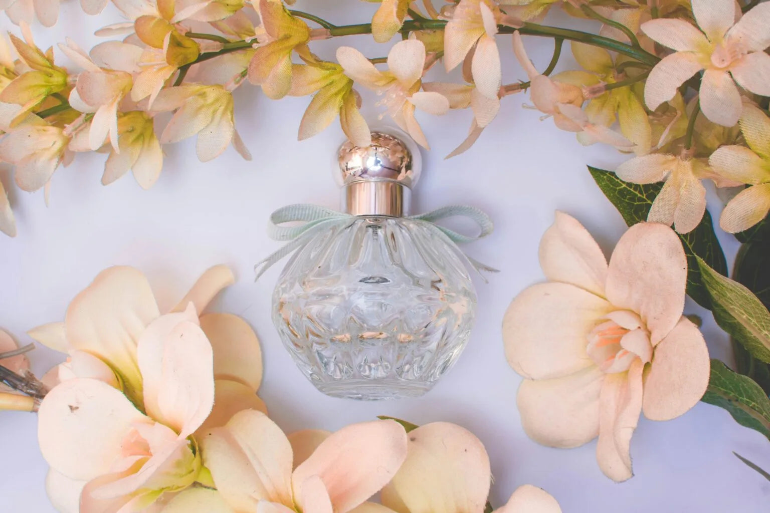 The Great Fragrance Face-Off: Dupes vs. Originals – A Battle of Ingredients